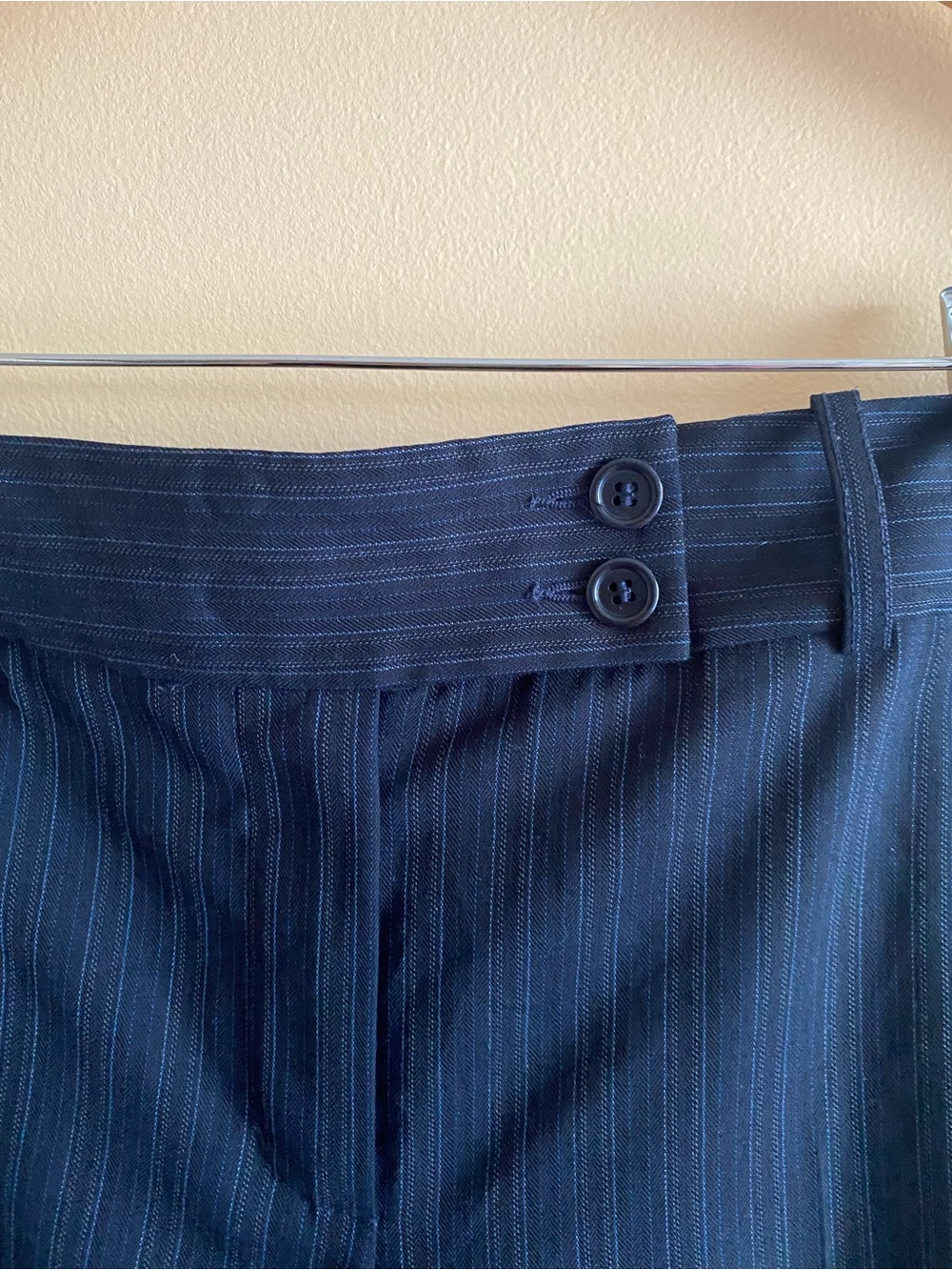 BCBGMAXAZRIA Navy Pinstripe Cuffed Bermuda Shorts Woman 10 Wool Blend Career Y2K - Picture 5 of 14